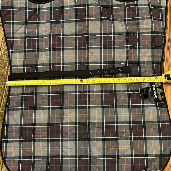 Quilted lined tags on Barbour dog jacket - Picture 4 of 4